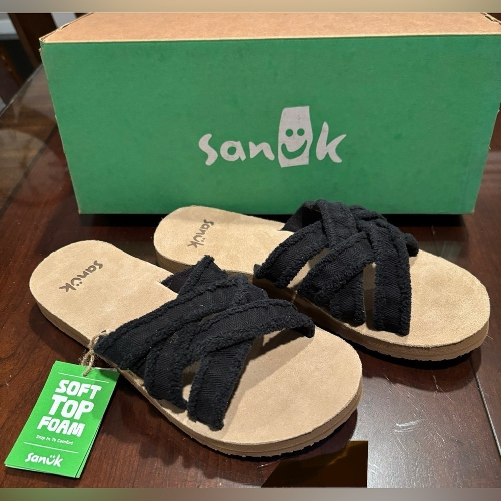 Sanuk Black and Tan Fraidy Slide Sandals with Cross-Strap Design various sizes